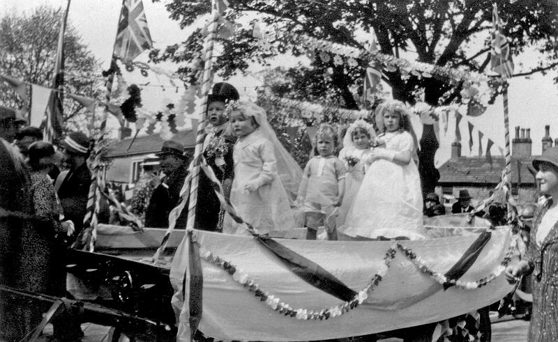 Float 1935.JPG - Float 1935.John & Joan Gibson, James, Janie & Margaret Gane.